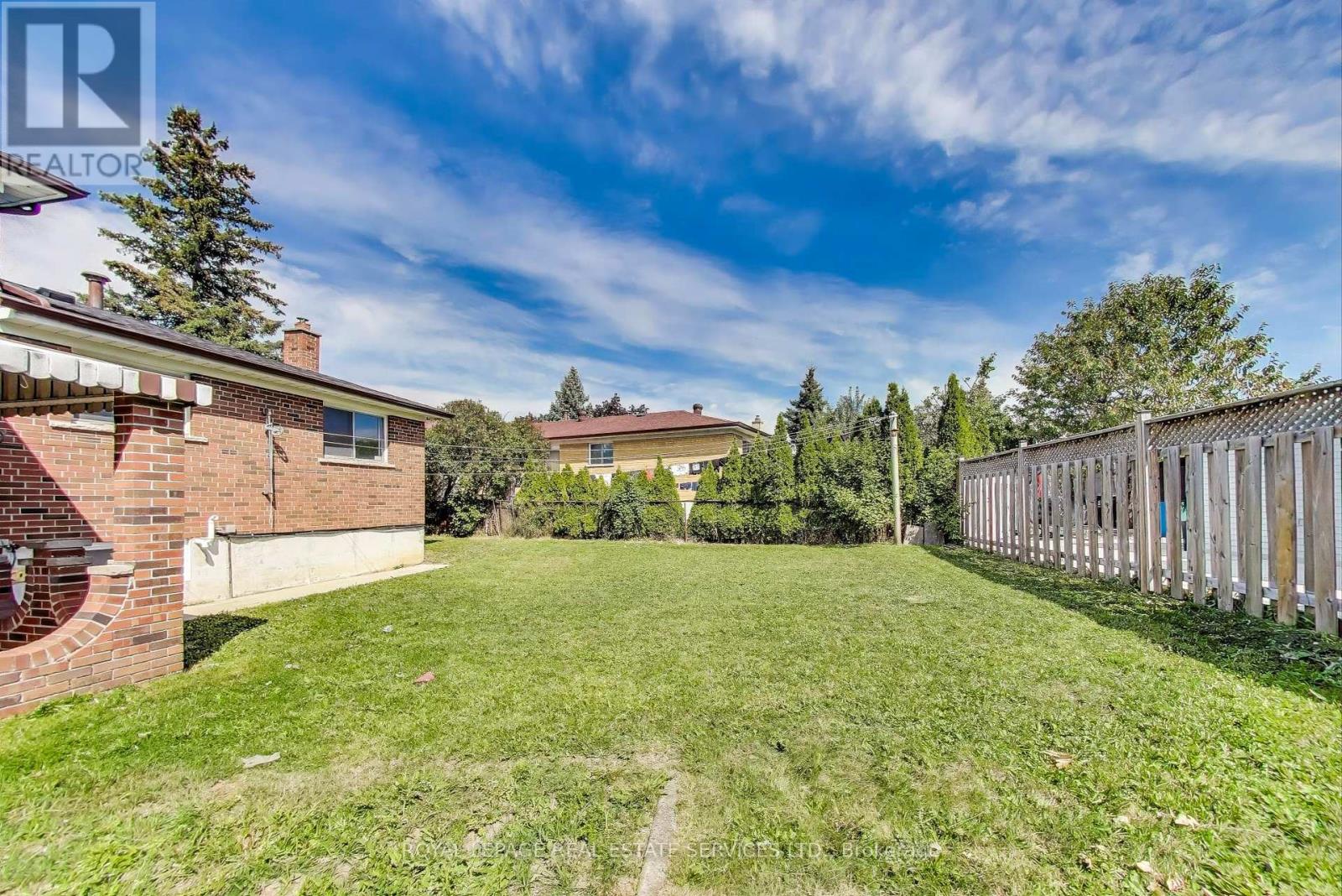 251 Driftwood Avenue, Toronto, Ontario  M3N 2N6 - Photo 27 - W12437384