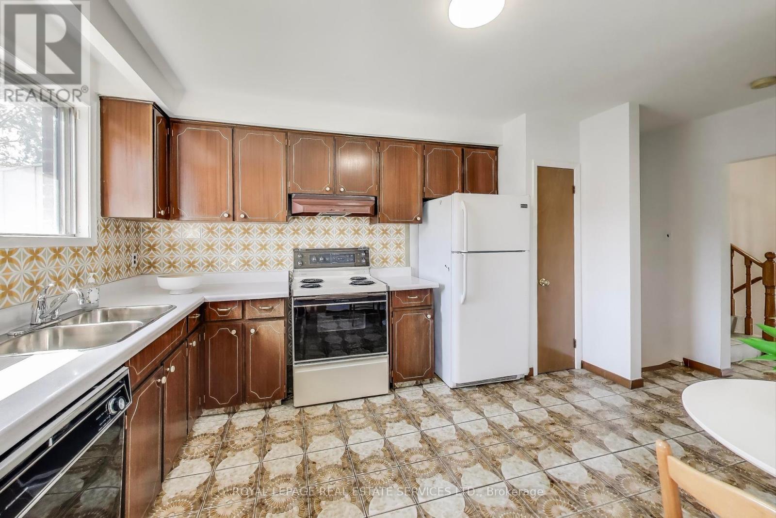 251 Driftwood Avenue, Toronto, Ontario  M3N 2N6 - Photo 7 - W12437384