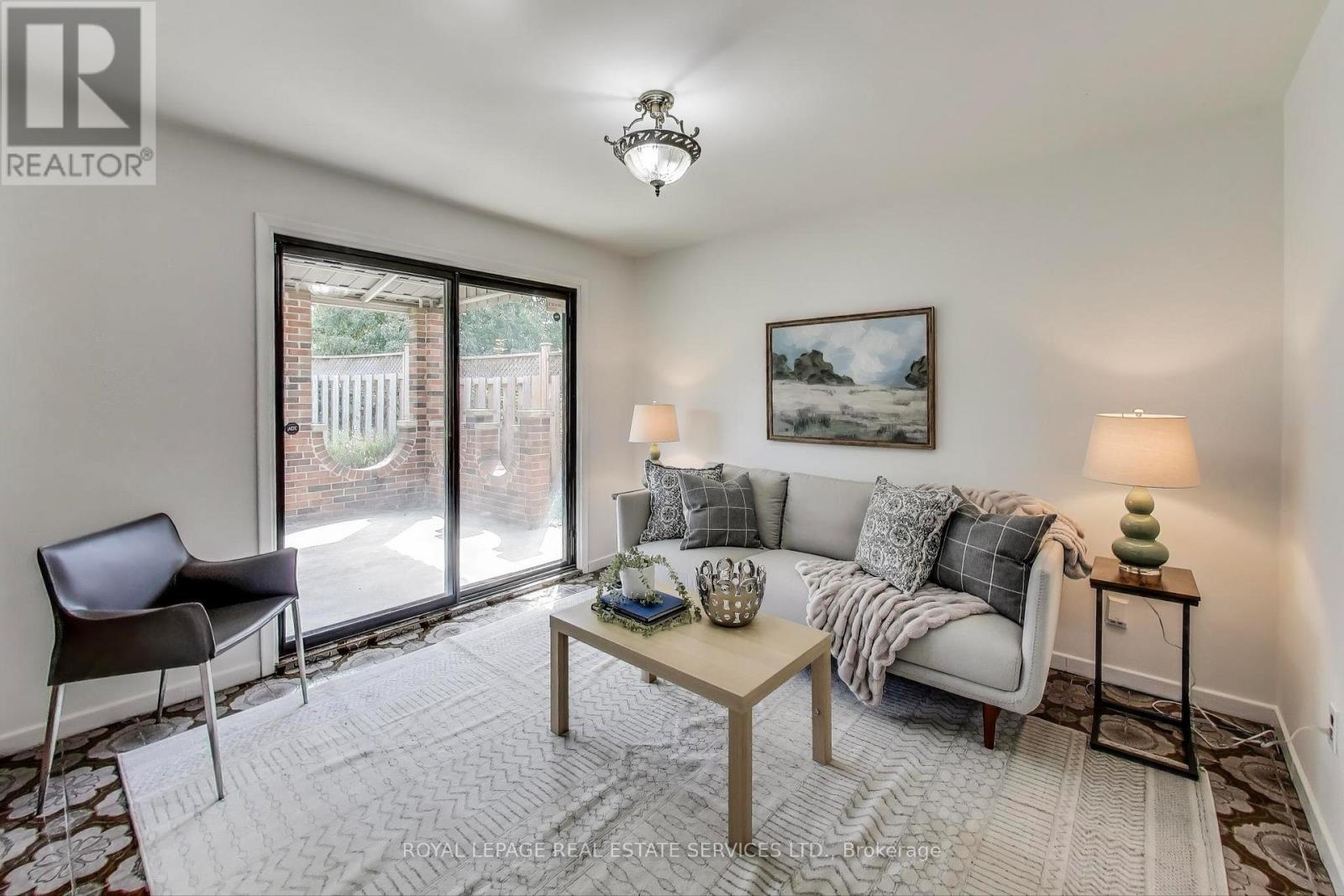 251 Driftwood Avenue, Toronto, Ontario  M3N 2N6 - Photo 9 - W12437384