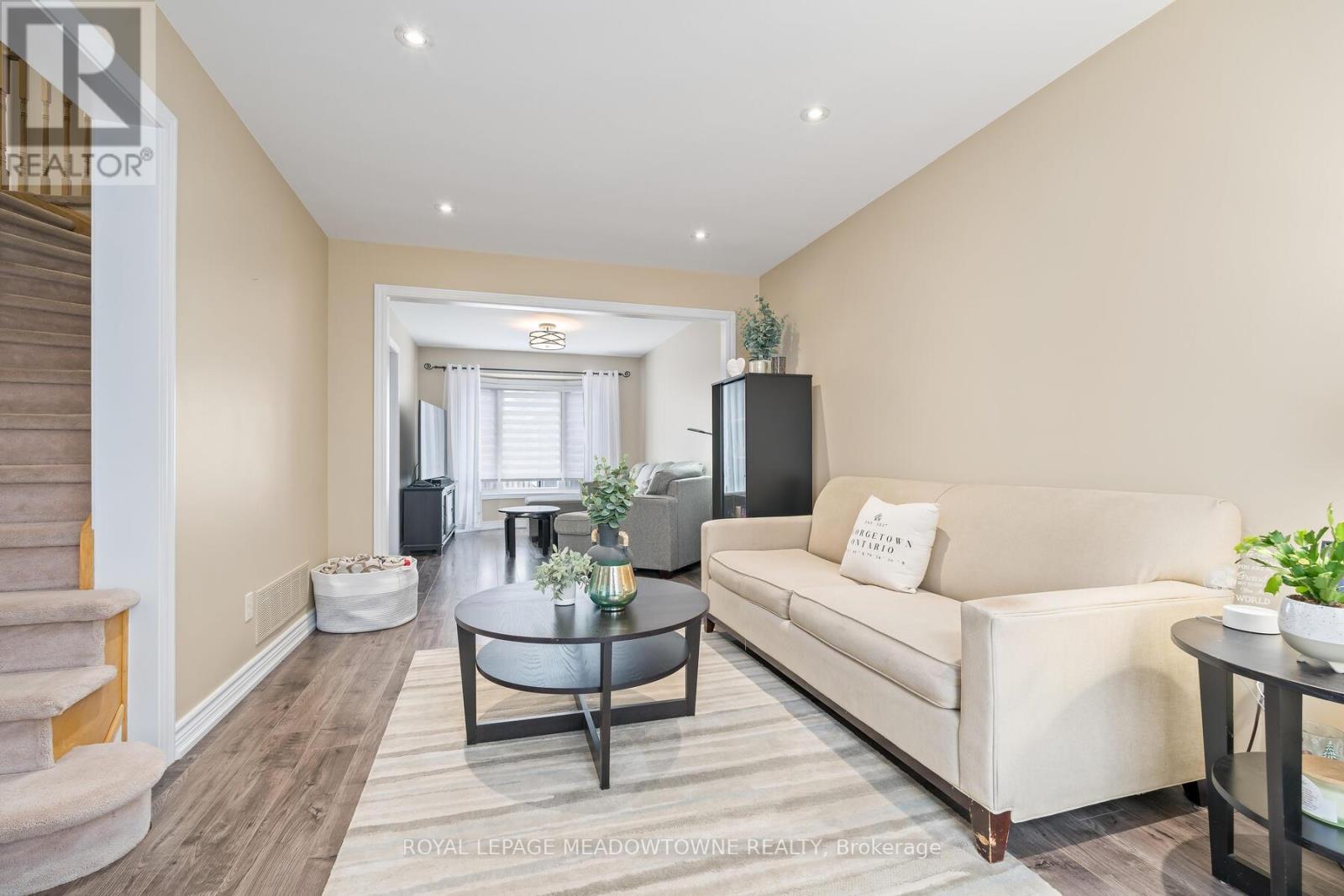 16 Chester Crescent, Halton Hills (Georgetown), Ontario  L7G 5W4 - Photo 11 - W12437388