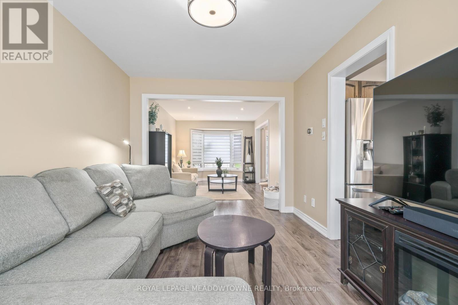 16 Chester Crescent, Halton Hills (Georgetown), Ontario  L7G 5W4 - Photo 14 - W12437388