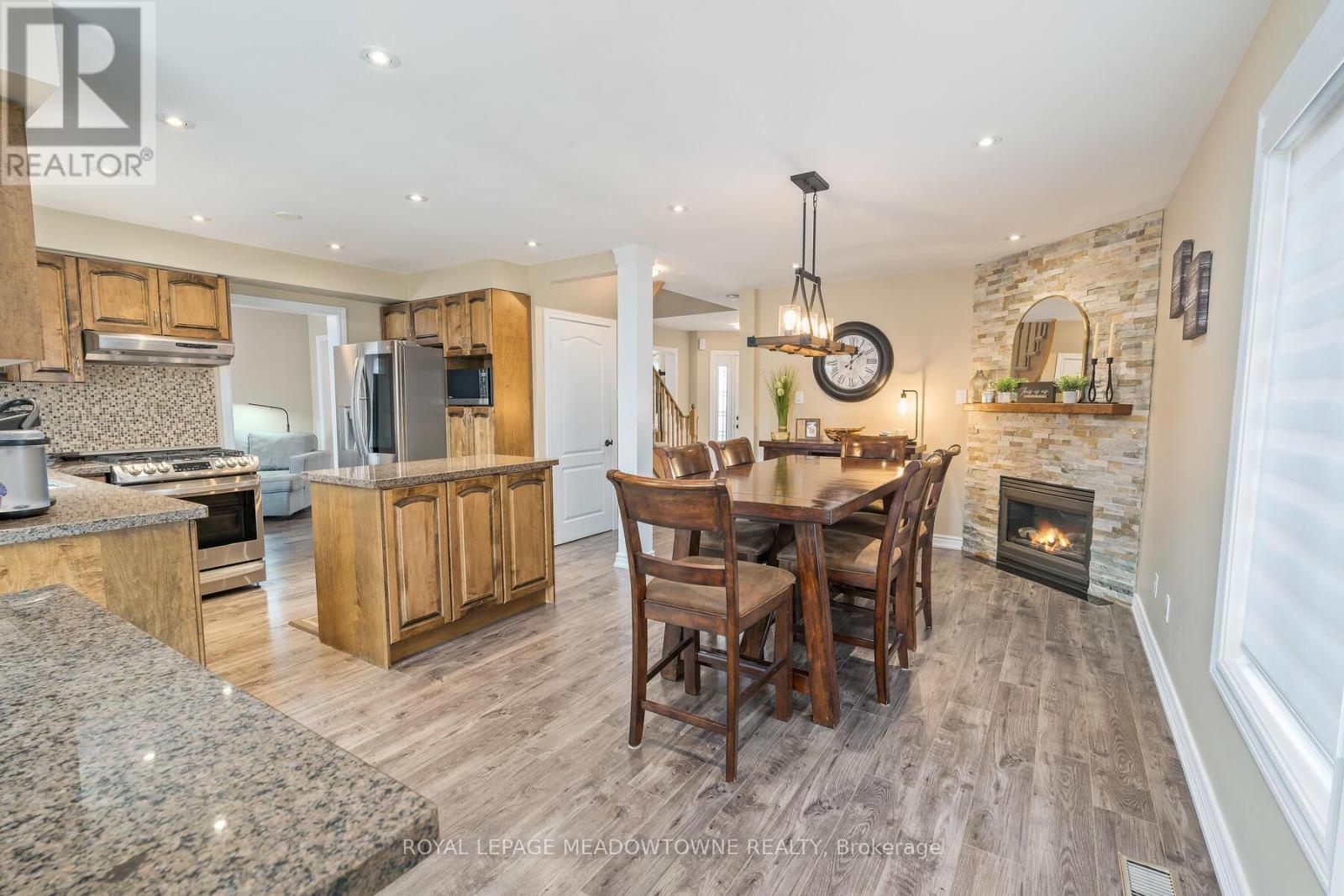 16 Chester Crescent, Halton Hills (Georgetown), Ontario  L7G 5W4 - Photo 15 - W12437388