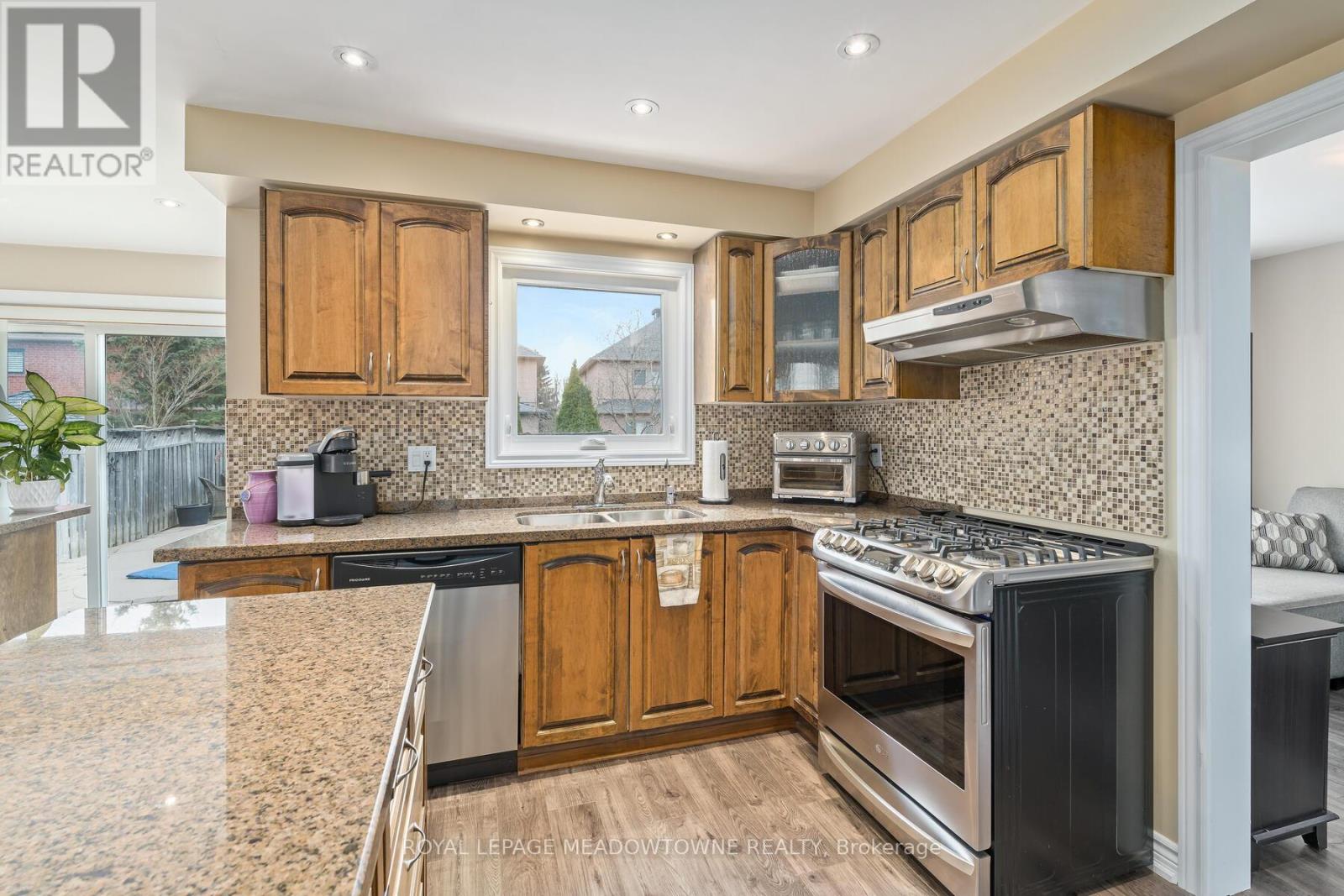 16 Chester Crescent, Halton Hills (Georgetown), Ontario  L7G 5W4 - Photo 17 - W12437388