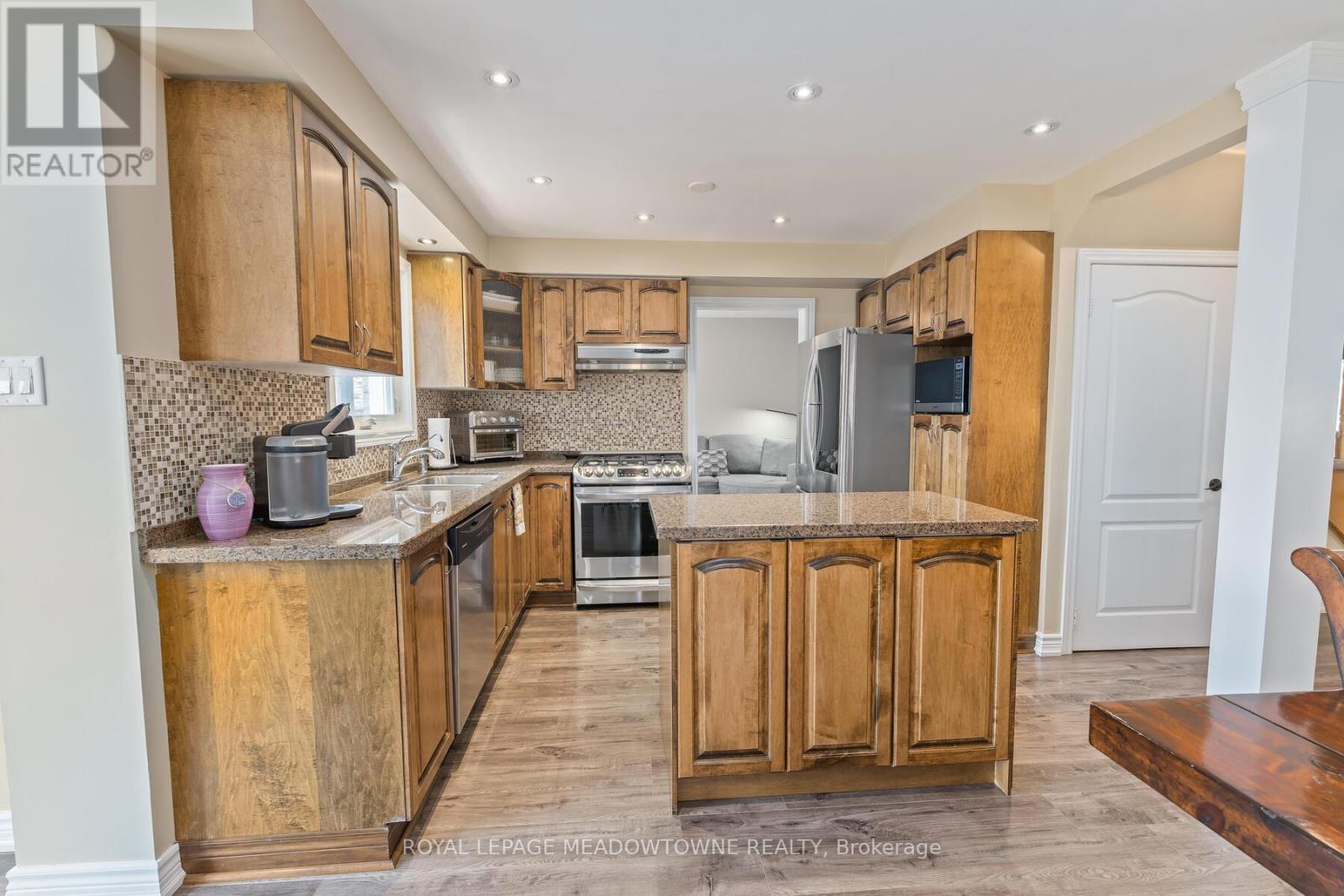 16 Chester Crescent, Halton Hills (Georgetown), Ontario  L7G 5W4 - Photo 18 - W12437388