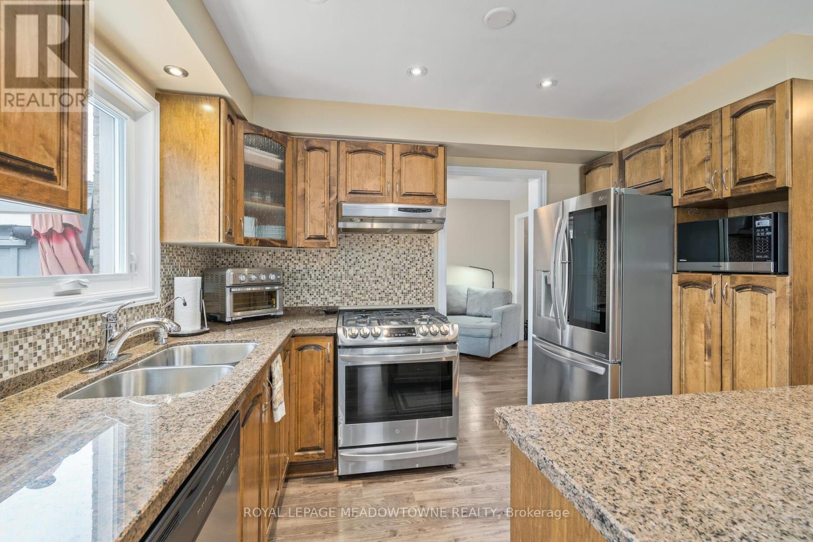16 Chester Crescent, Halton Hills (Georgetown), Ontario  L7G 5W4 - Photo 19 - W12437388