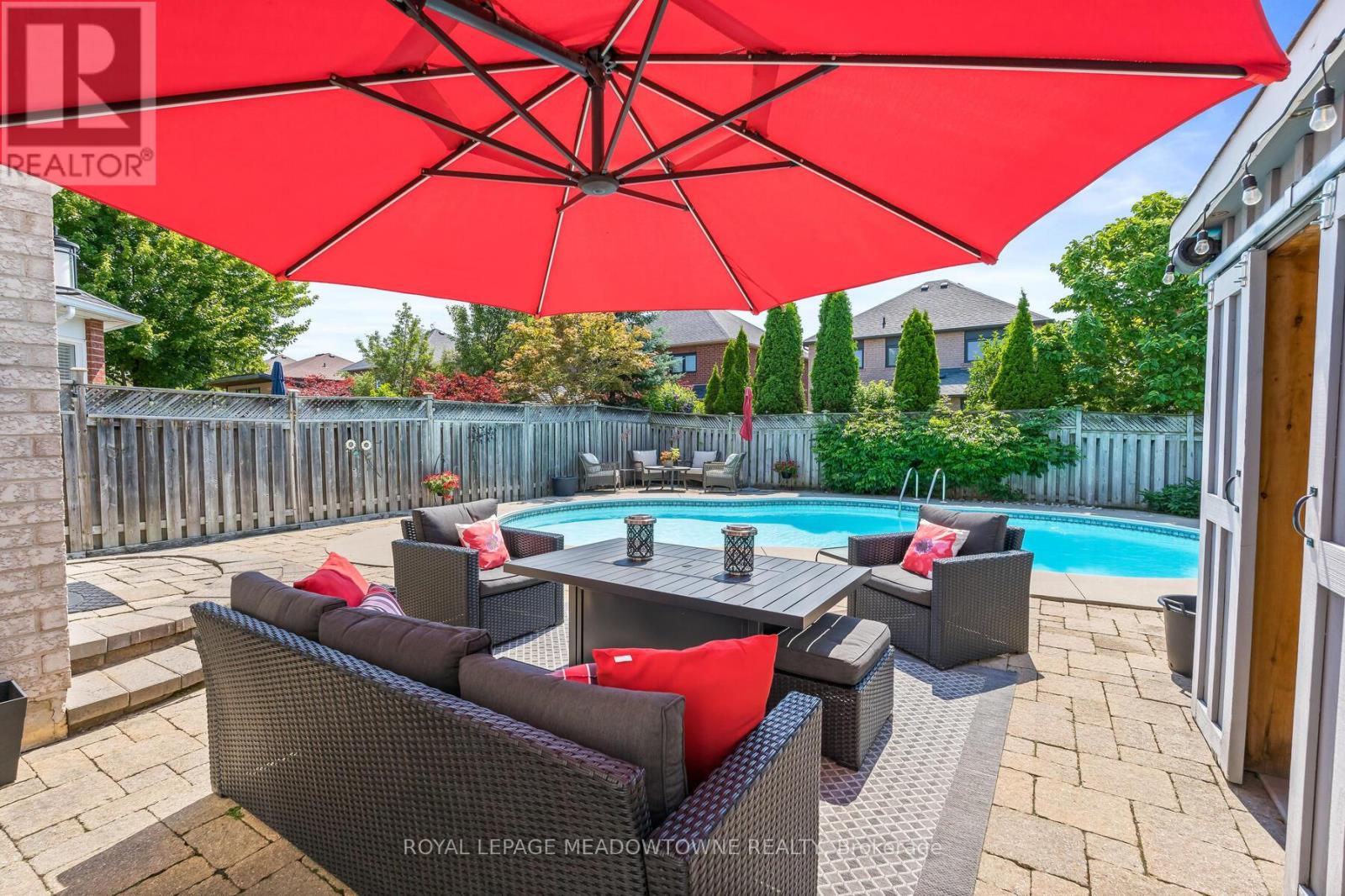 16 Chester Crescent, Halton Hills (Georgetown), Ontario  L7G 5W4 - Photo 2 - W12437388