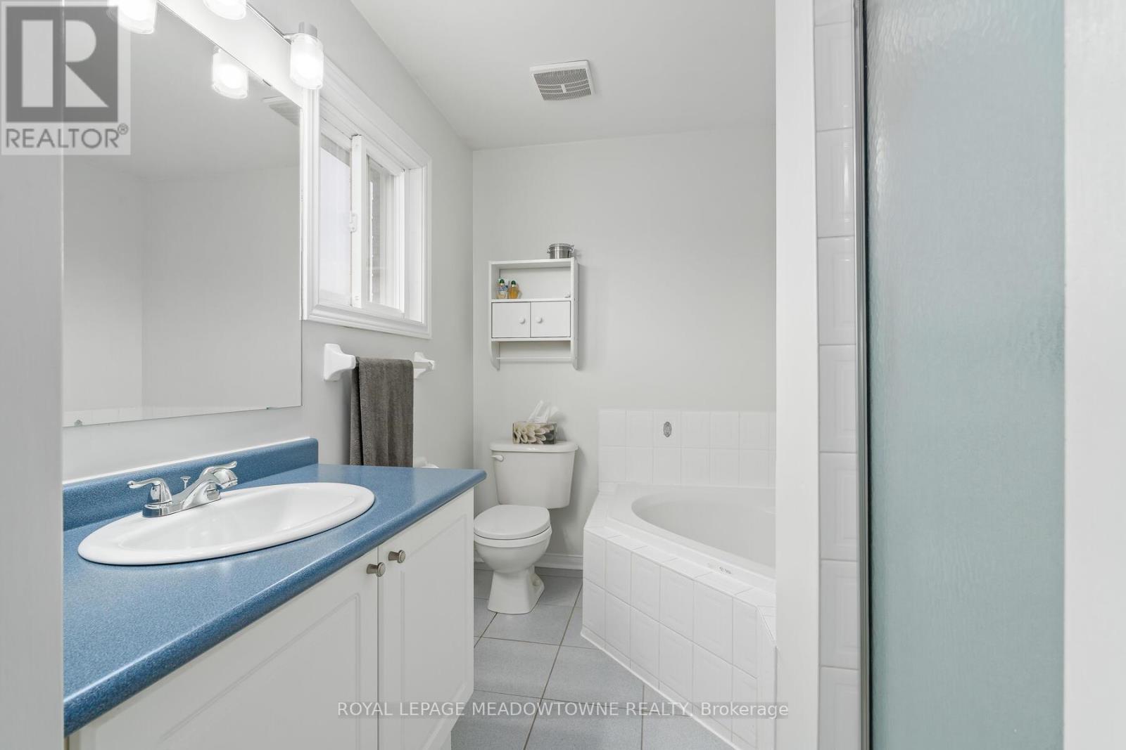 16 Chester Crescent, Halton Hills (Georgetown), Ontario  L7G 5W4 - Photo 28 - W12437388