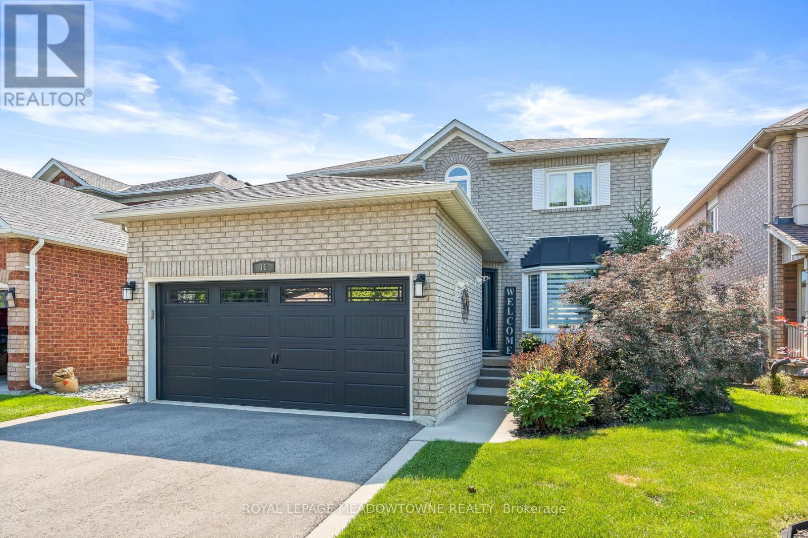 16 Chester Crescent, Halton Hills (Georgetown), Ontario  L7G 5W4 - Photo 3 - W12437388