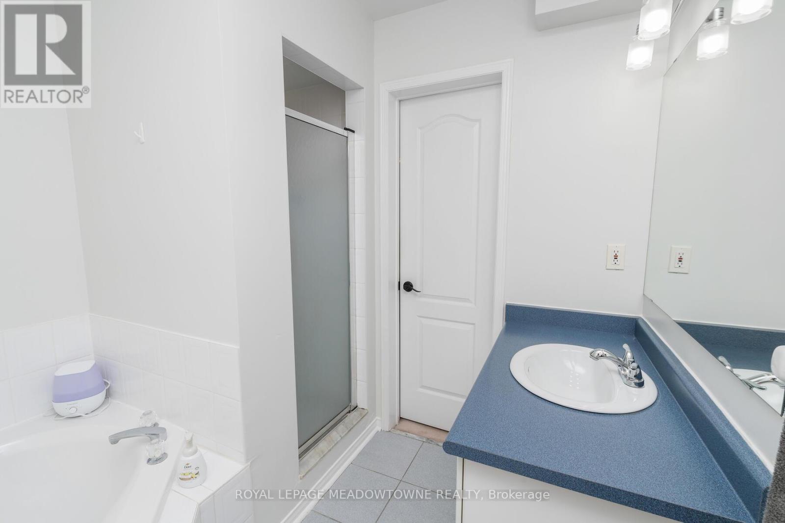16 Chester Crescent, Halton Hills (Georgetown), Ontario  L7G 5W4 - Photo 30 - W12437388