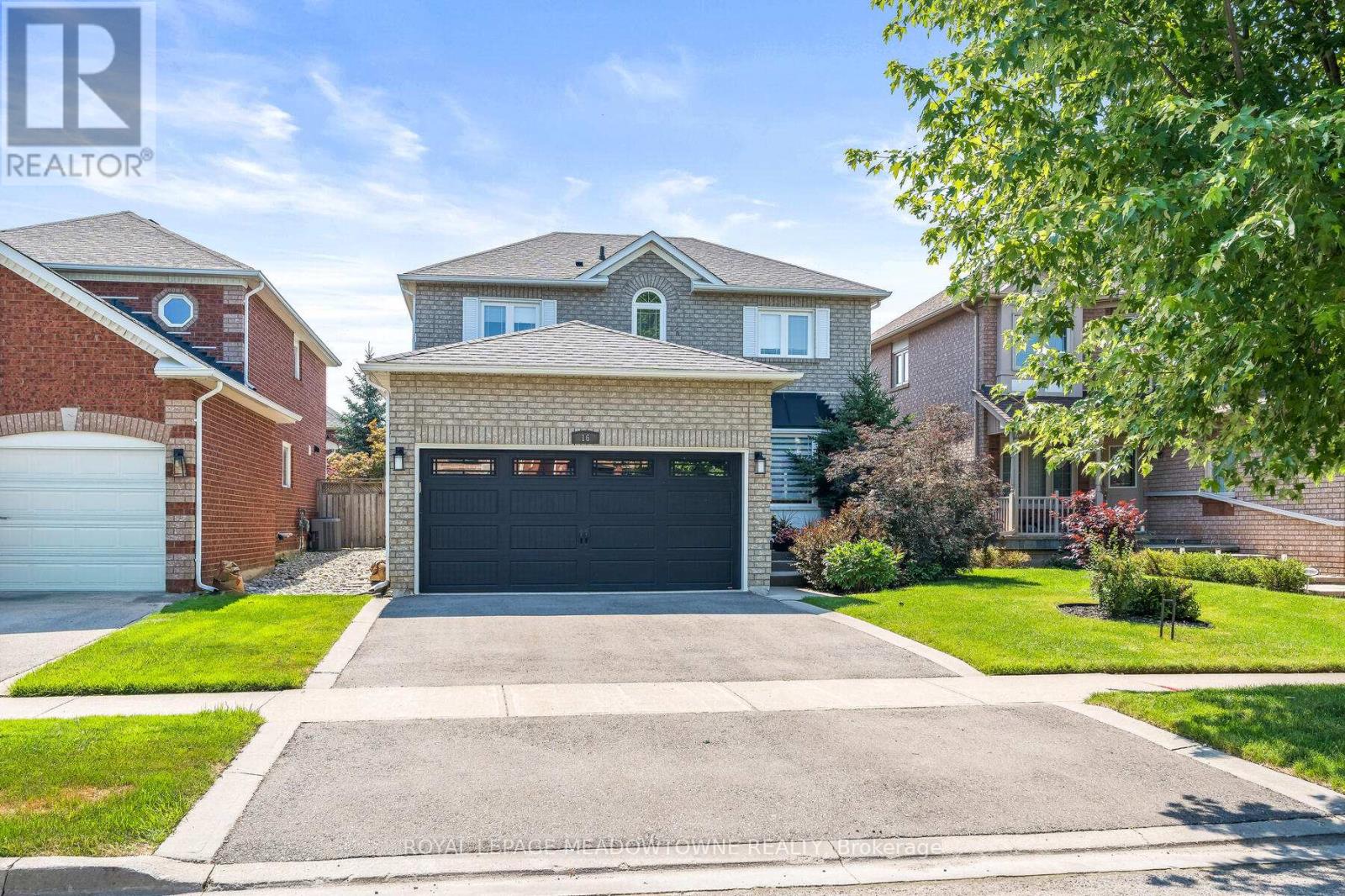16 Chester Crescent, Halton Hills (Georgetown), Ontario  L7G 5W4 - Photo 5 - W12437388
