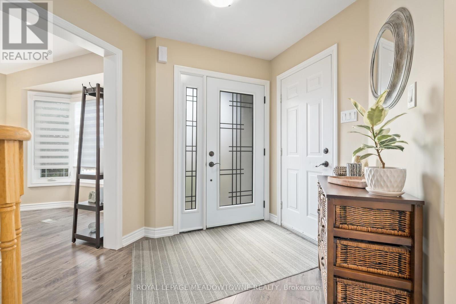 16 Chester Crescent, Halton Hills (Georgetown), Ontario  L7G 5W4 - Photo 6 - W12437388