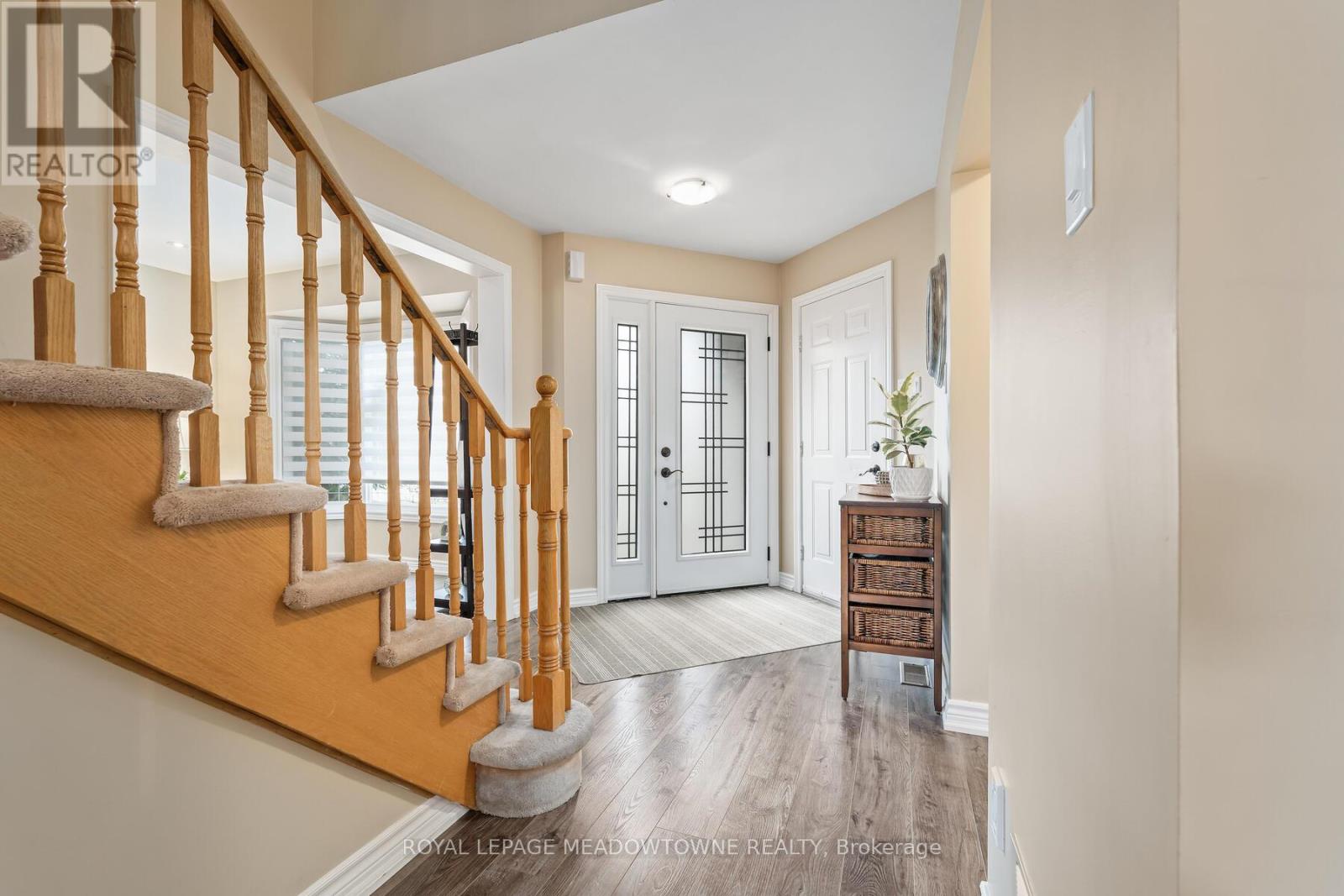 16 Chester Crescent, Halton Hills (Georgetown), Ontario  L7G 5W4 - Photo 8 - W12437388