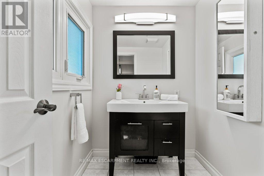 6975 Oxford Street, Niagara Falls, Ontario  L2J 1J3 - Photo 15 - X12437109