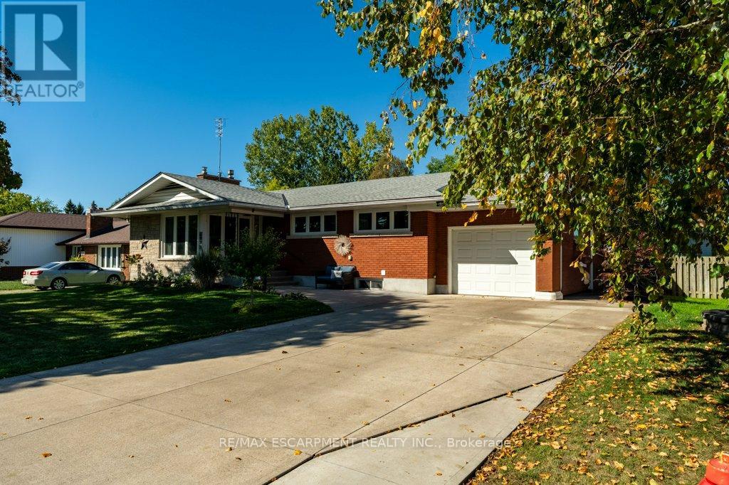 6975 Oxford Street, Niagara Falls, Ontario  L2J 1J3 - Photo 2 - X12437109