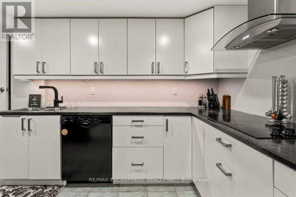 6975 Oxford Street, Niagara Falls, Ontario  L2J 1J3 - Photo 21 - X12437109