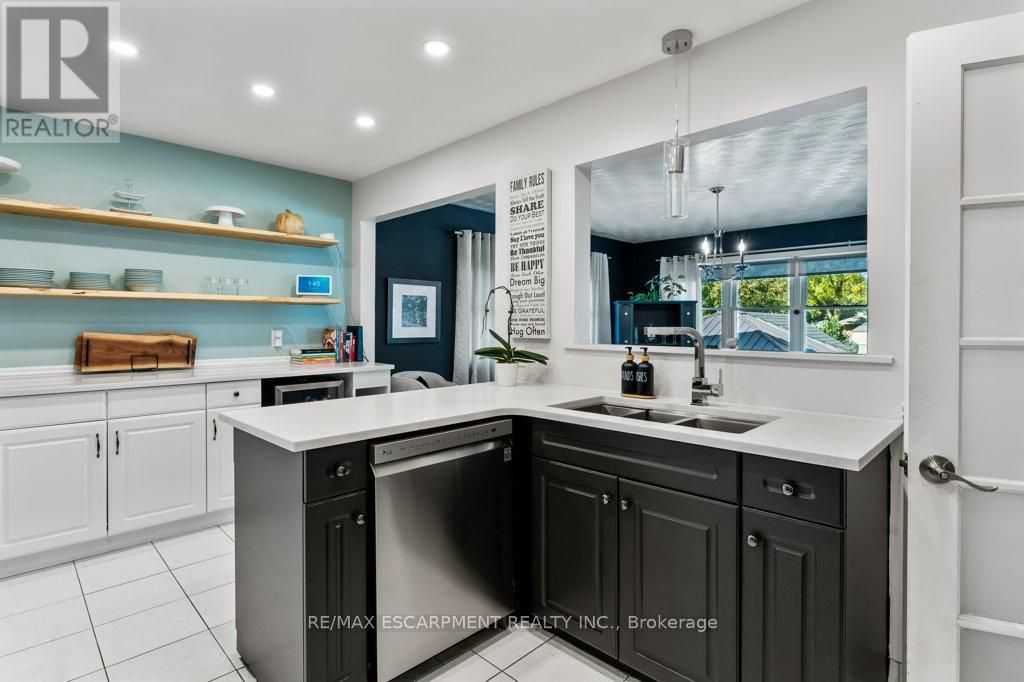 6975 Oxford Street, Niagara Falls, Ontario  L2J 1J3 - Photo 9 - X12437109