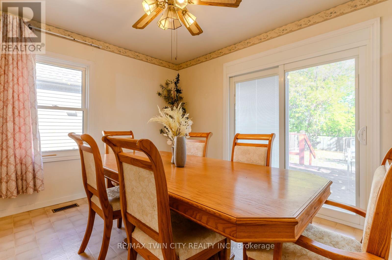 7 Cherry Road, Hamilton, Ontario  L8K 3V7 - Photo 11 - X12437111