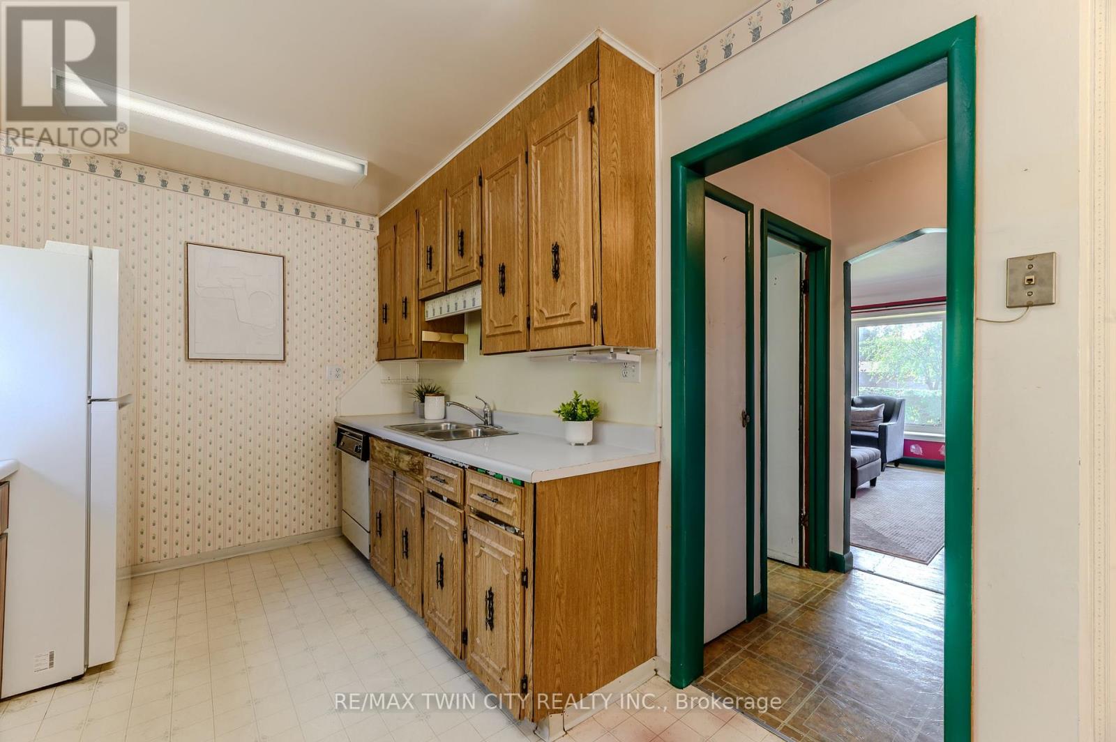 7 Cherry Road, Hamilton, Ontario  L8K 3V7 - Photo 6 - X12437111