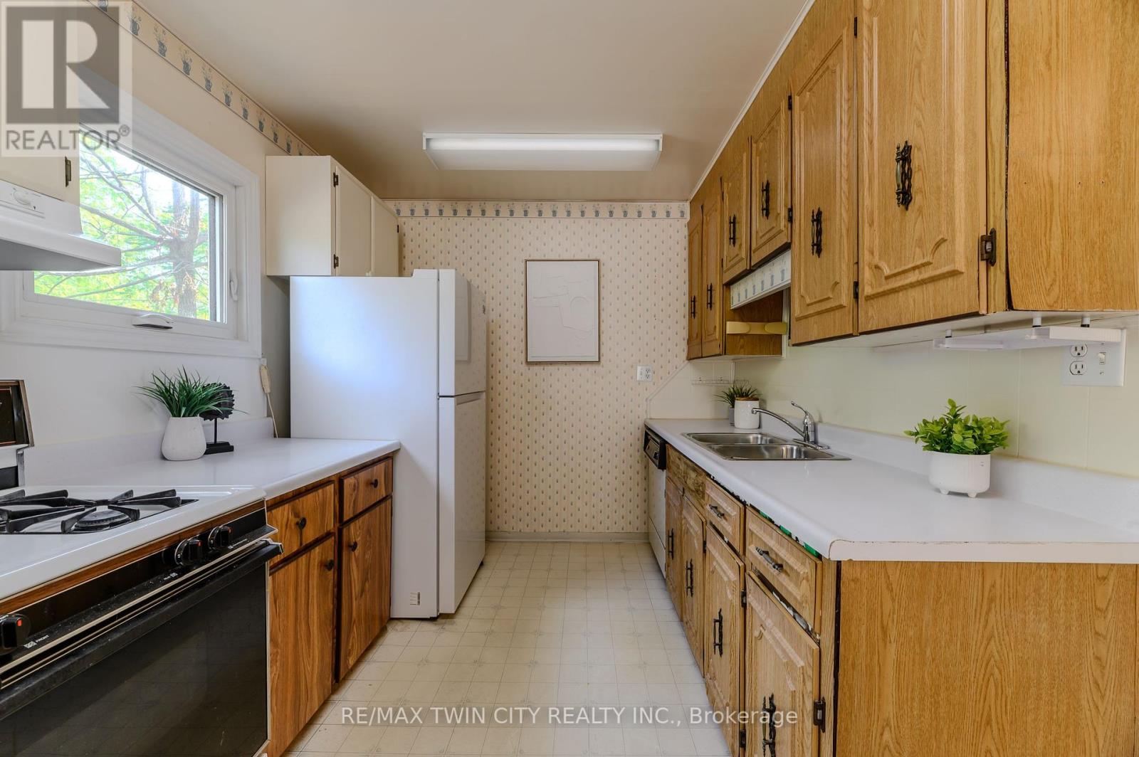 7 Cherry Road, Hamilton, Ontario  L8K 3V7 - Photo 8 - X12437111