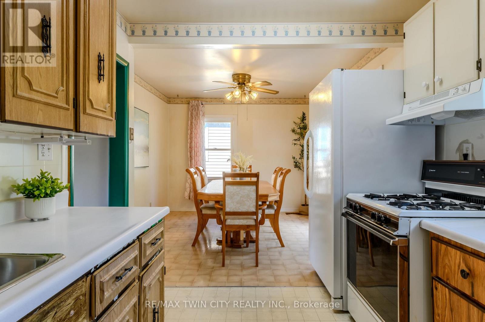 7 Cherry Road, Hamilton, Ontario  L8K 3V7 - Photo 9 - X12437111
