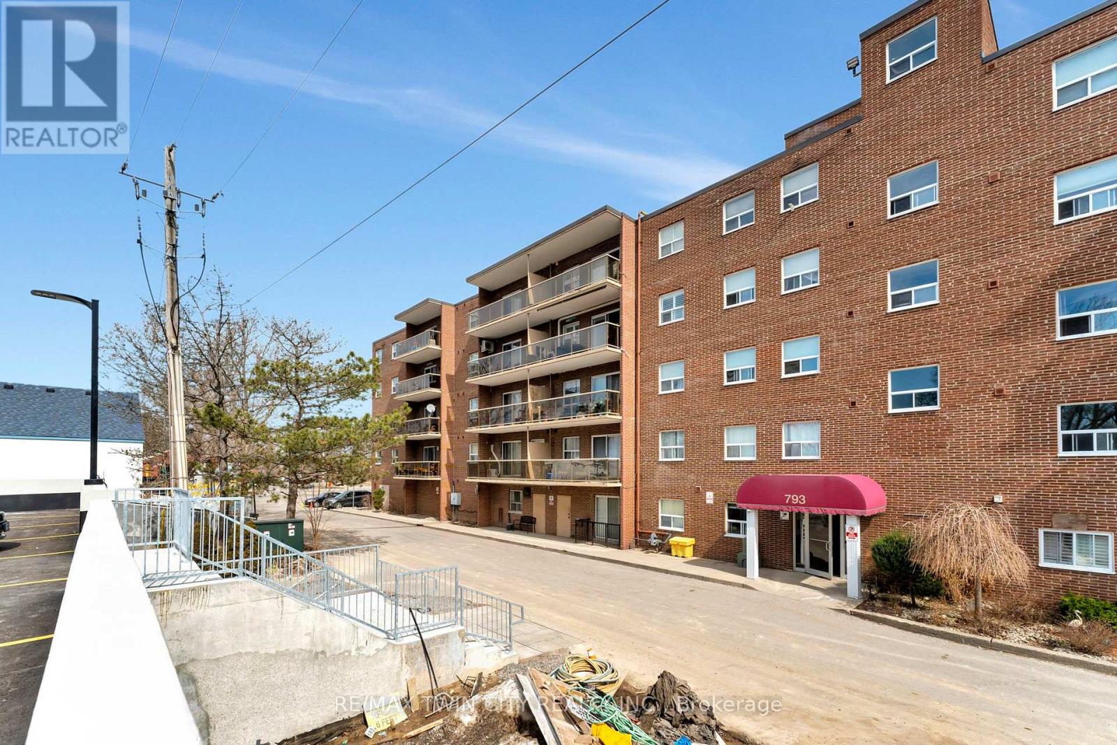 207 - 793 COLBORNE STREET, Brantford, Ontario