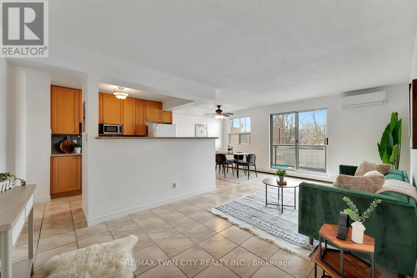 207 - 793 Colborne Street, Brantford, Ontario  N3S 7J3 - Photo 2 - X12437130