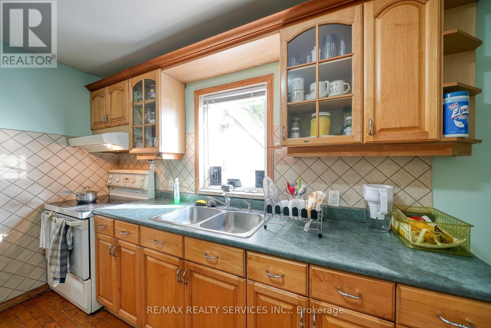 24 Norlan Avenue, London East, Ontario  N5W 5P1 - Photo 13 - X12437134