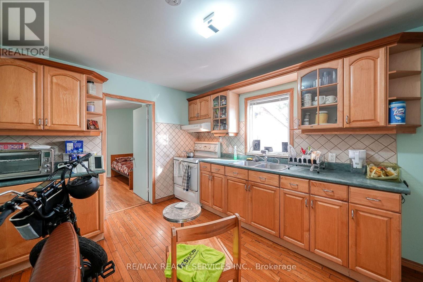 24 Norlan Avenue, London East, Ontario  N5W 5P1 - Photo 16 - X12437134
