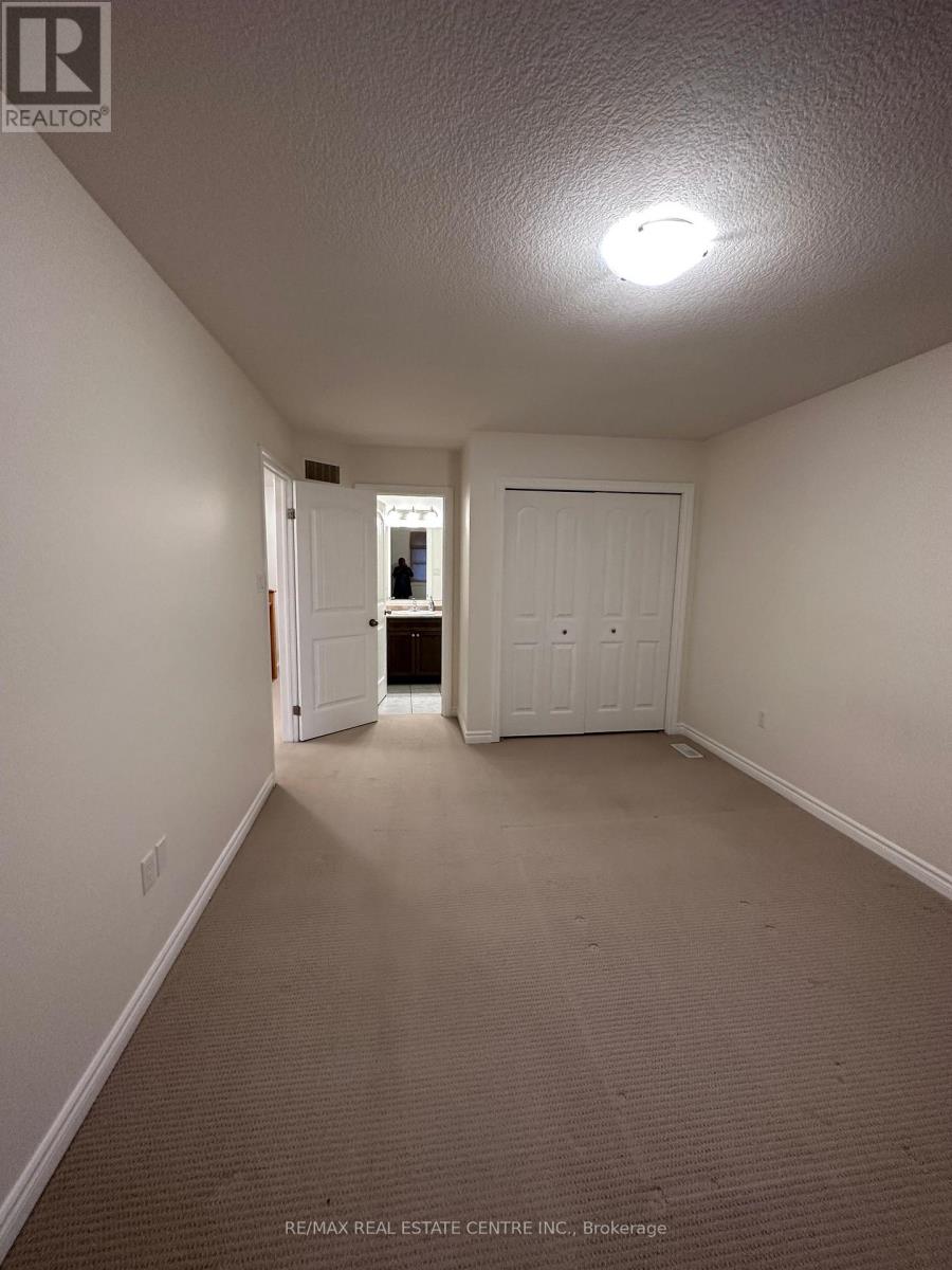 Upper - 61 Laughland Lane, Guelph, Ontario  N1L 0C9 - Photo 11 - X12437198