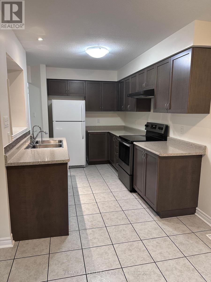 Upper - 61 Laughland Lane, Guelph, Ontario  N1L 0C9 - Photo 6 - X12437198