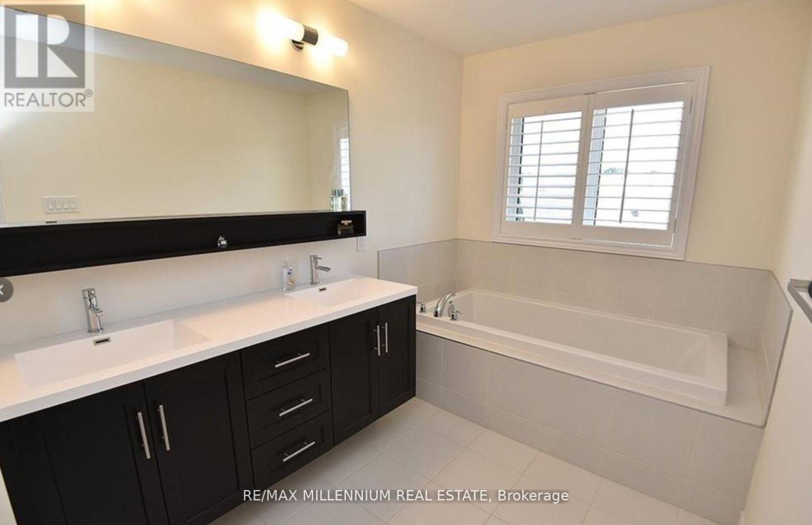 29 Hibiscus Lane, Hamilton, Ontario  L8K 0A4 - Photo 22 - X12437256