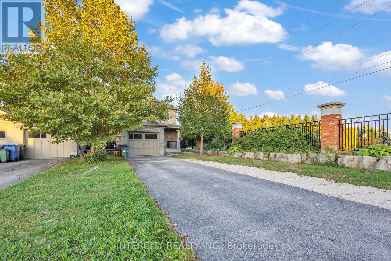 51 LAUGHLAND LANE, Guelph, Ontario