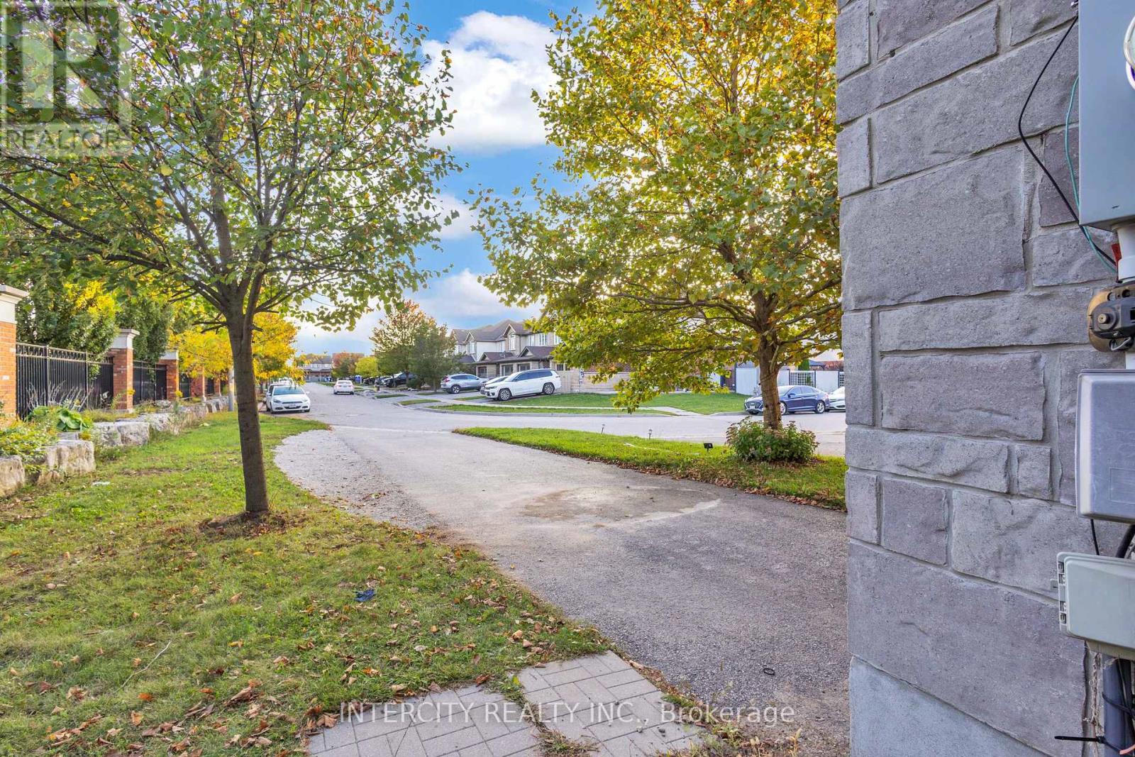 51 Laughland Lane, Guelph, Ontario  N1L 0C9 - Photo 4 - X12437286