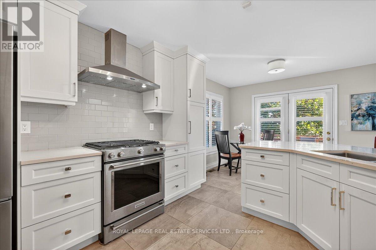 4021 Mountain Street, Lincoln (Beamsville), Ontario  L3J 0K9 - Photo 8 - X12437288