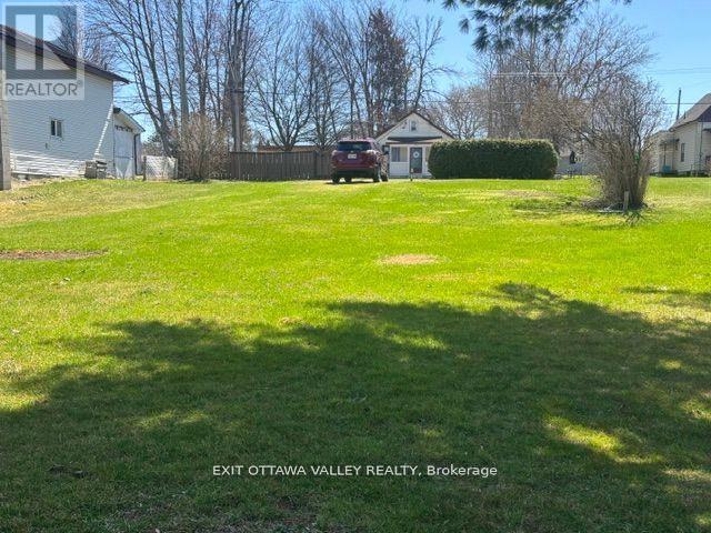 1105 BRONX STREET, Pembroke, Ontario