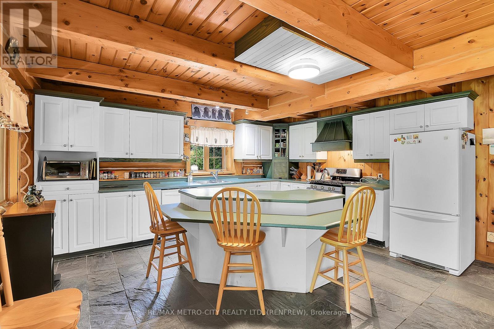 109 Scharf Lane, Greater Madawaska, Ontario  K0J 1H0 - Photo 12 - X12437537