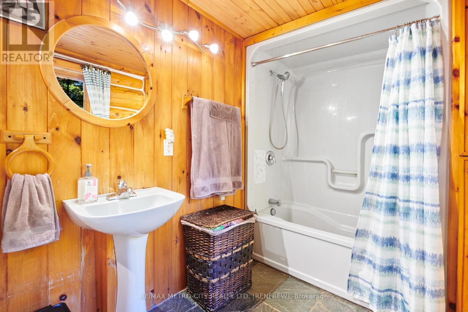 109 Scharf Lane, Greater Madawaska, Ontario  K0J 1H0 - Photo 17 - X12437537