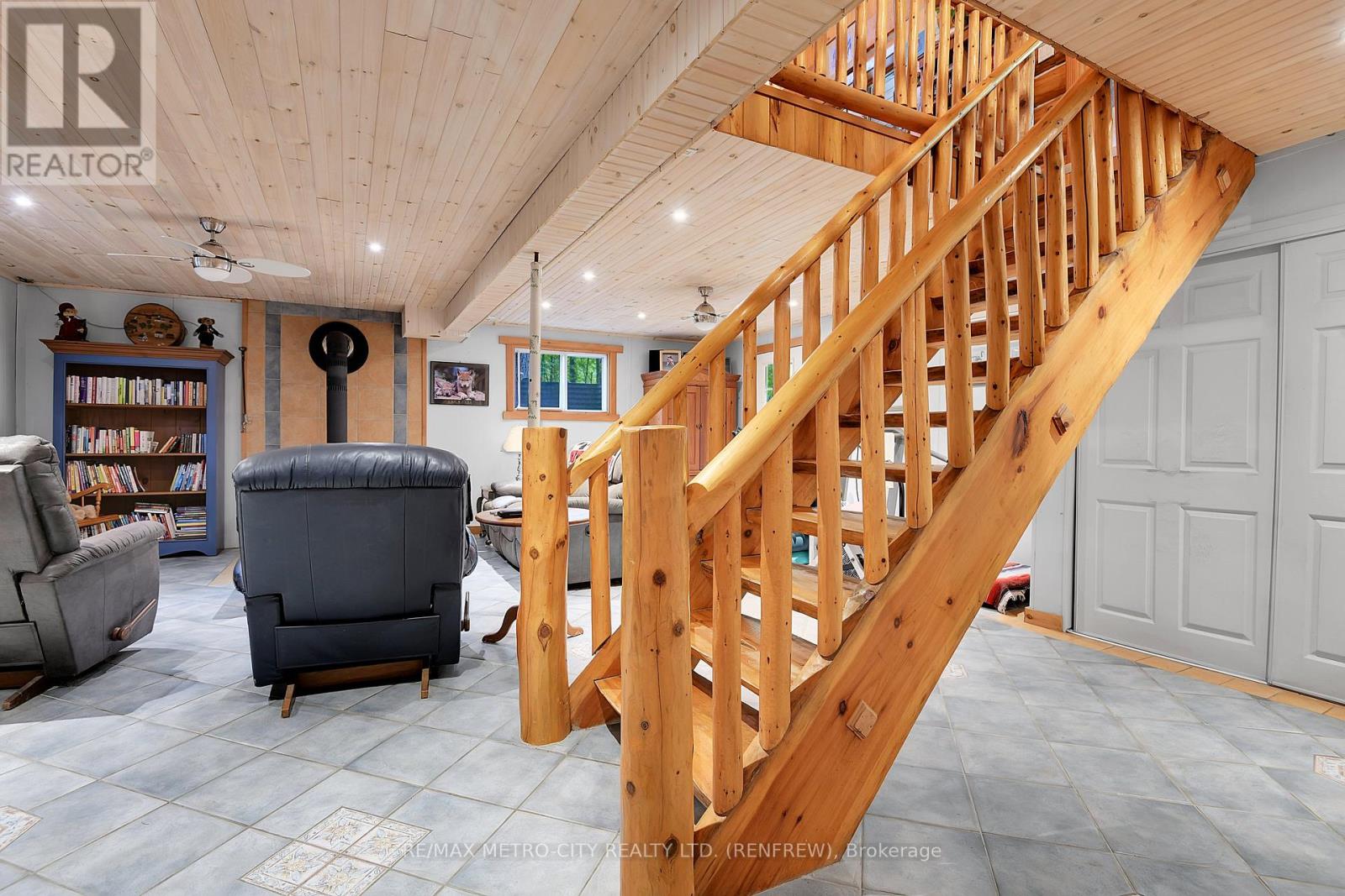 109 Scharf Lane, Greater Madawaska, Ontario  K0J 1H0 - Photo 21 - X12437537