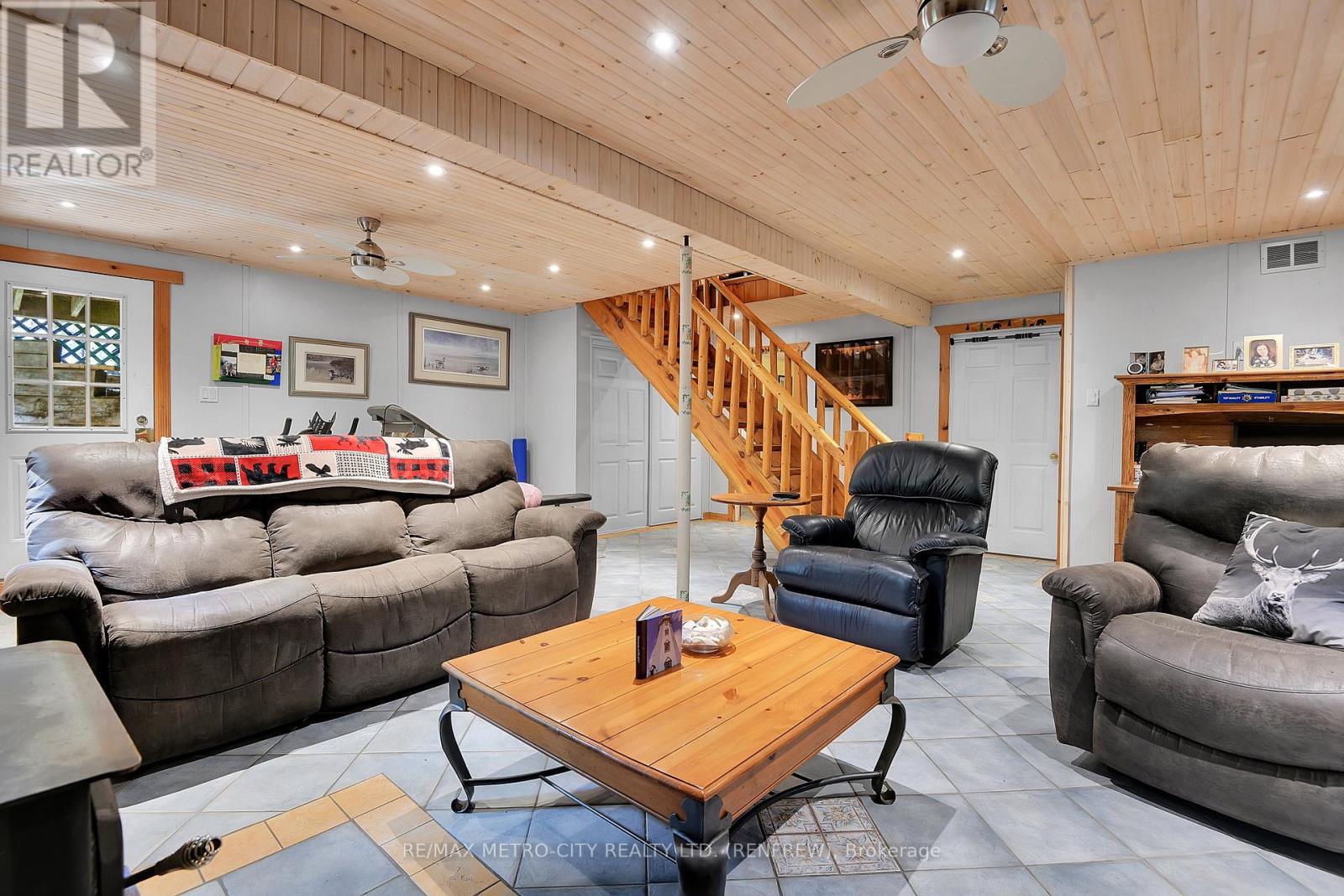 109 Scharf Lane, Greater Madawaska, Ontario  K0J 1H0 - Photo 23 - X12437537
