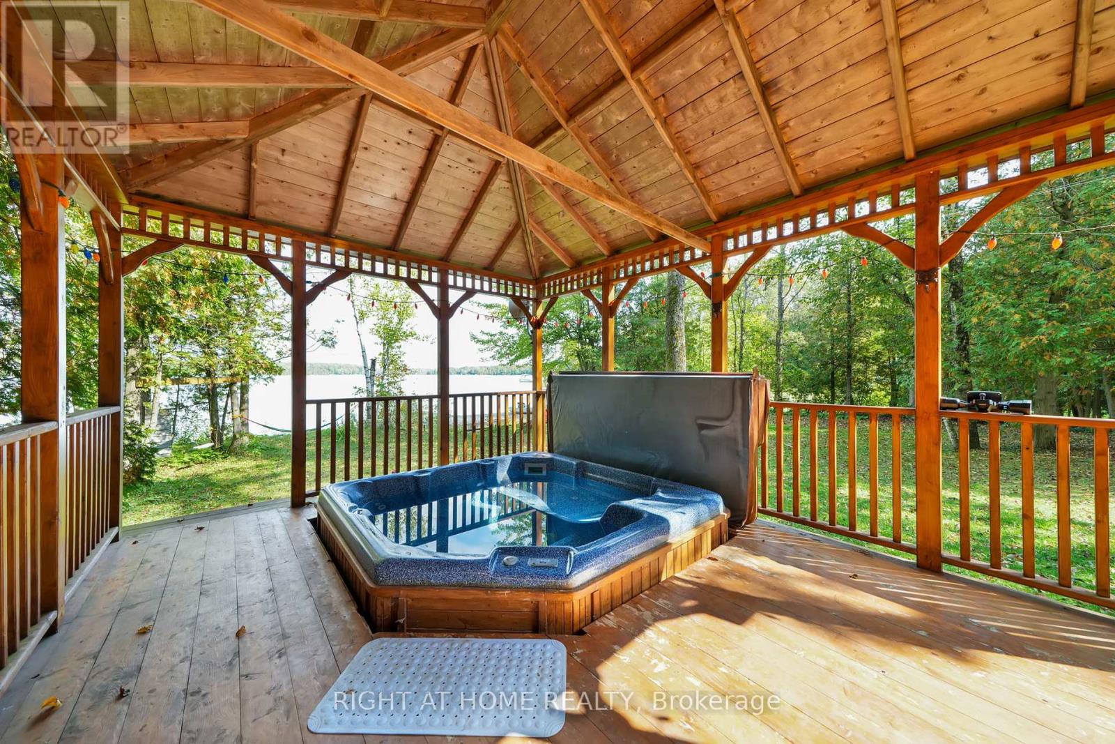 135 Browns Lane, Georgian Bluffs, Ontario  N0H 2K0 - Photo 26 - X12437391