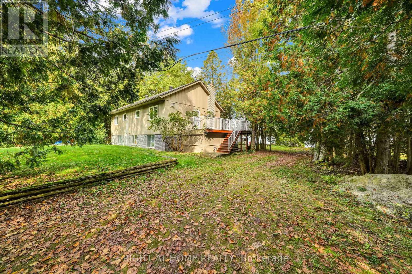 135 Browns Lane, Georgian Bluffs, Ontario  N0H 2K0 - Photo 3 - X12437391