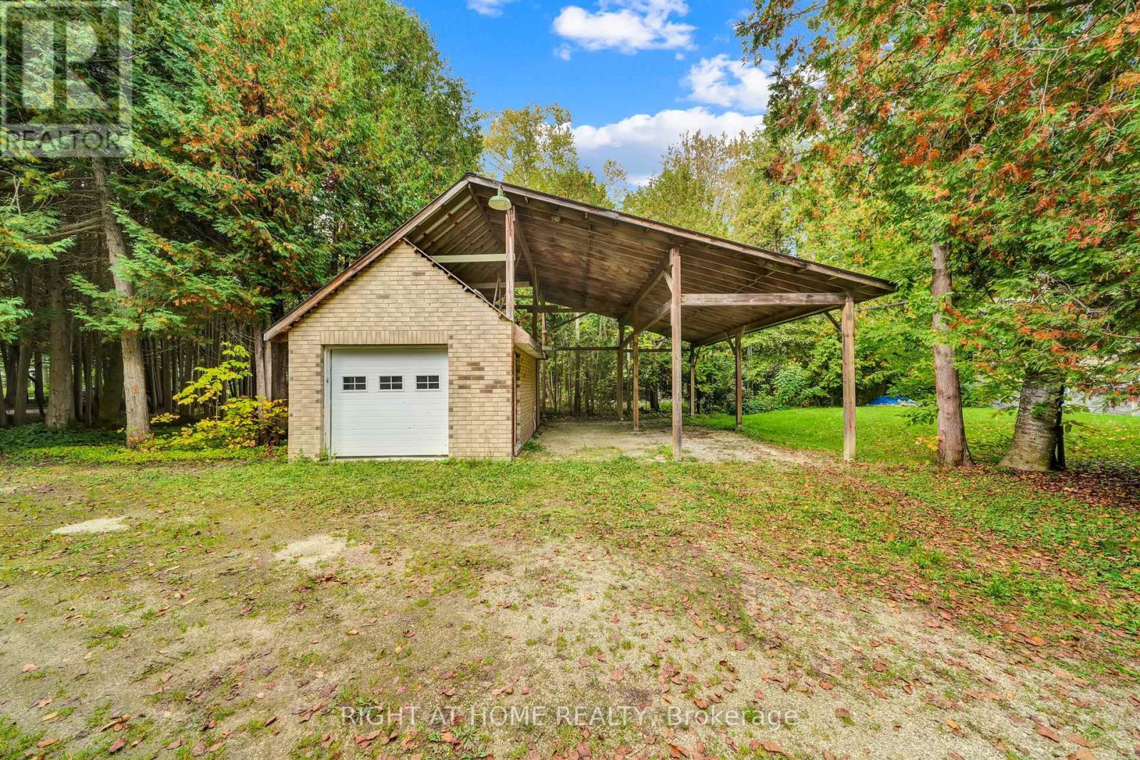 135 Browns Lane, Georgian Bluffs, Ontario  N0H 2K0 - Photo 33 - X12437391