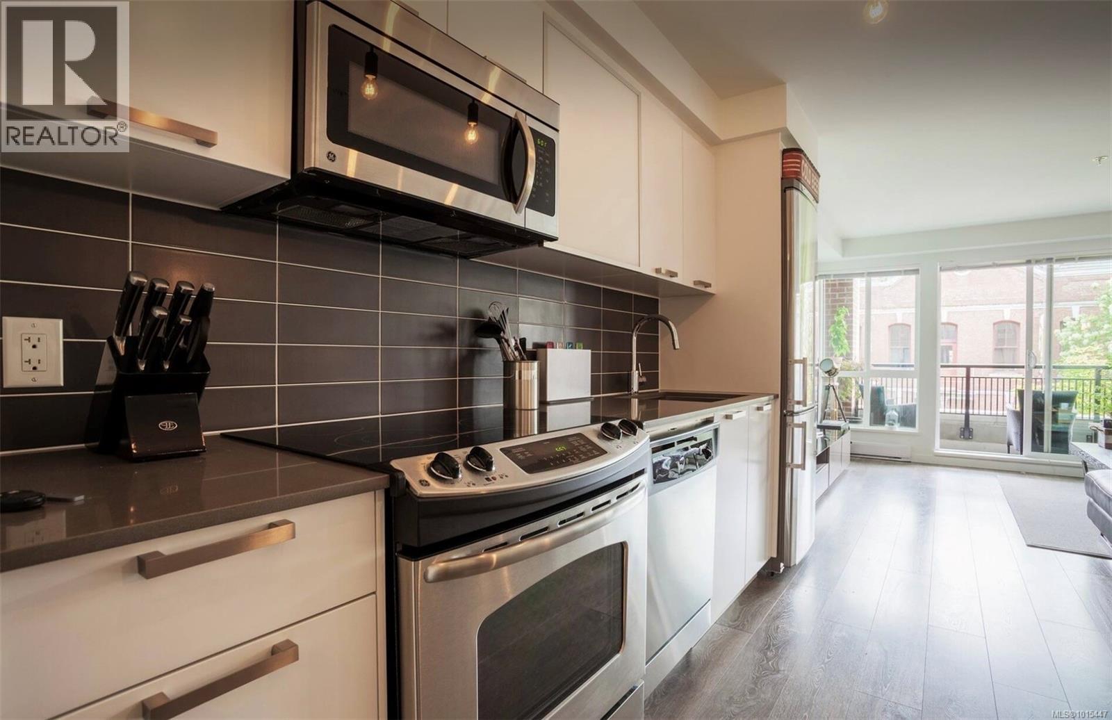 212 528 Pandora Ave, Victoria, British Columbia  V8W 0C6 - Photo 13 - 1015447