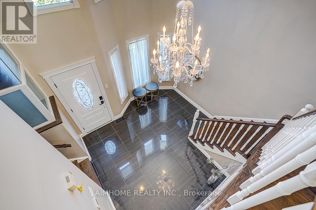 205 Pinewood Drive, Vaughan, Ontario  L4J 5R7 - Photo 17 - N12437336