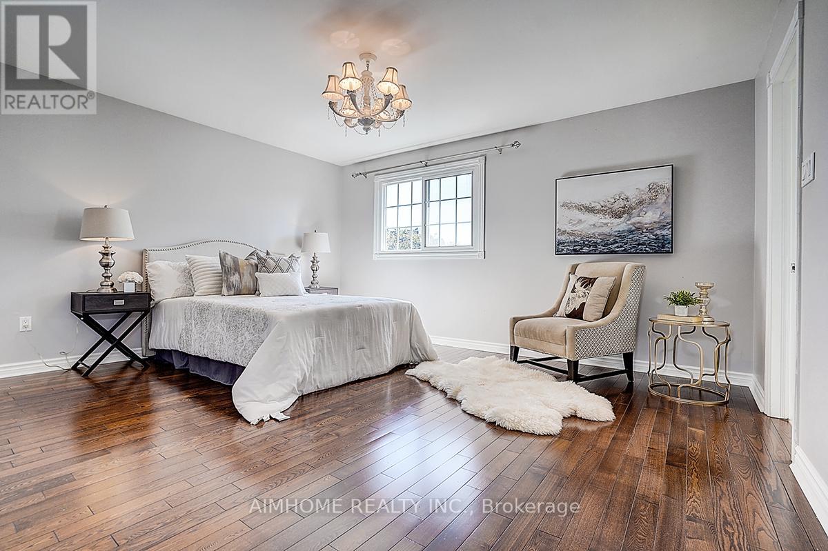 205 Pinewood Drive, Vaughan, Ontario  L4J 5R7 - Photo 19 - N12437336