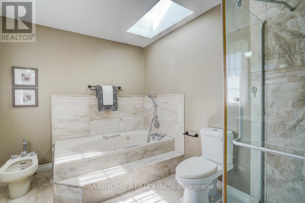 205 Pinewood Drive, Vaughan, Ontario  L4J 5R7 - Photo 21 - N12437336