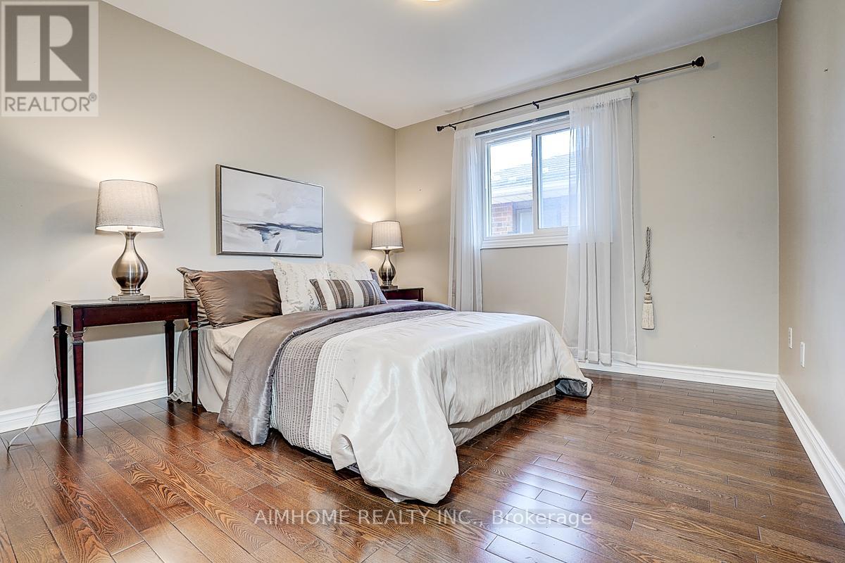 205 Pinewood Drive, Vaughan, Ontario  L4J 5R7 - Photo 24 - N12437336