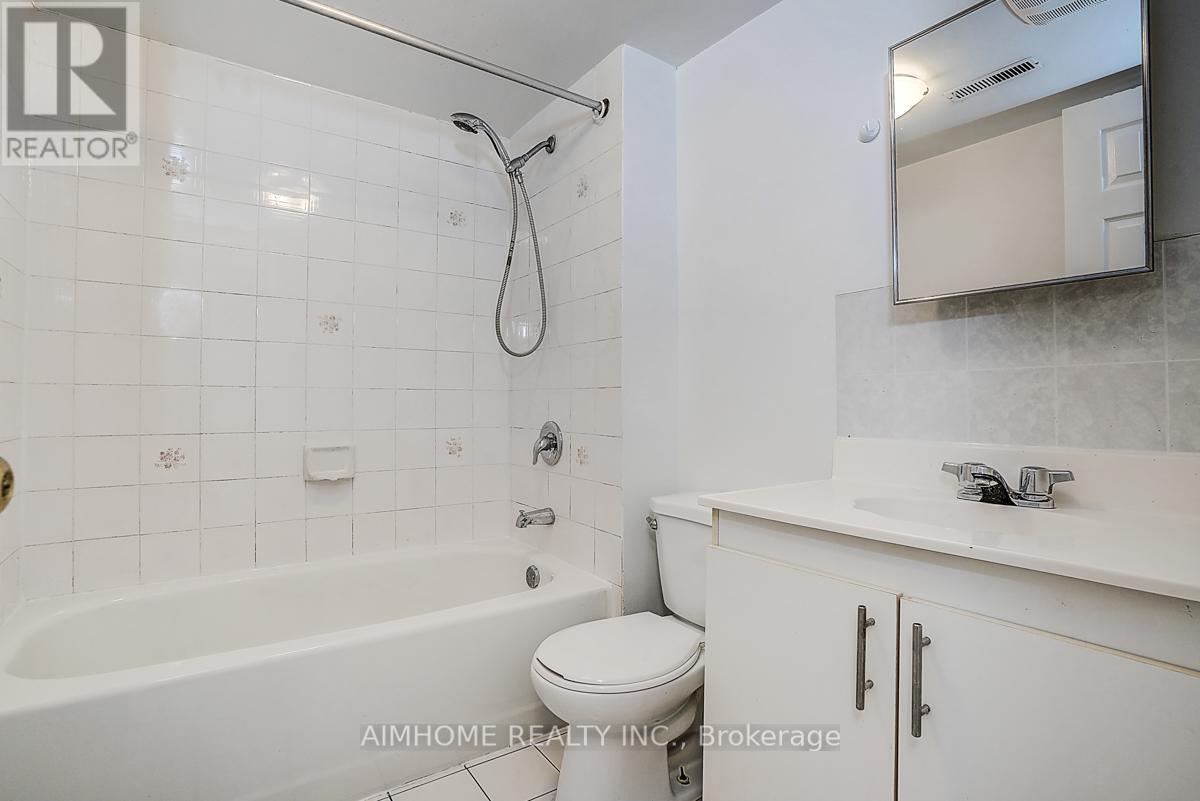 205 Pinewood Drive, Vaughan, Ontario  L4J 5R7 - Photo 30 - N12437336