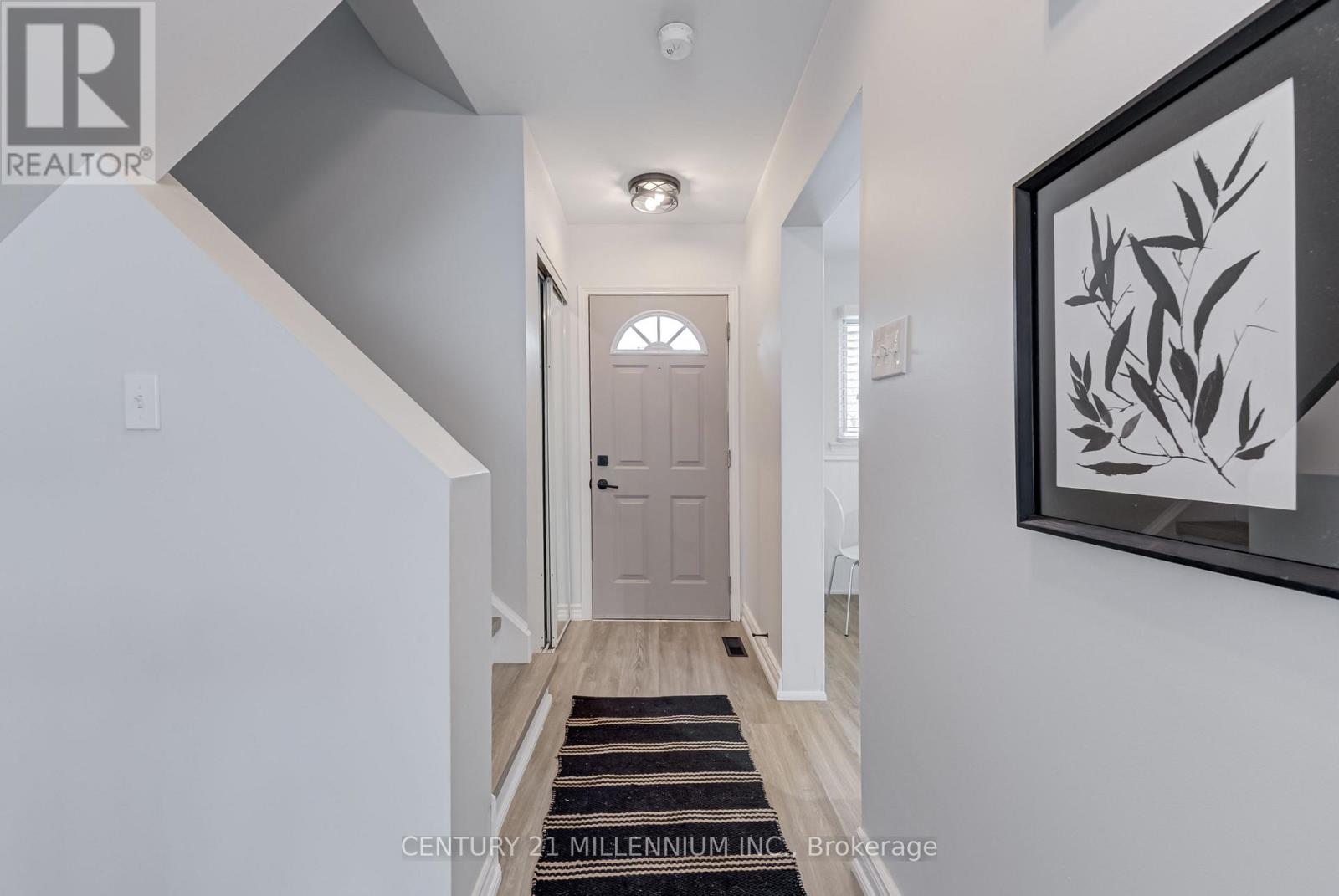 56 Fleetwood Crescent, Brampton, Ontario  L6T 2E5 - Photo 3 - W12415081