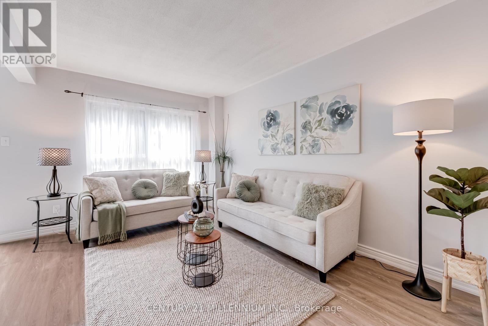 56 Fleetwood Crescent, Brampton, Ontario  L6T 2E5 - Photo 5 - W12415081